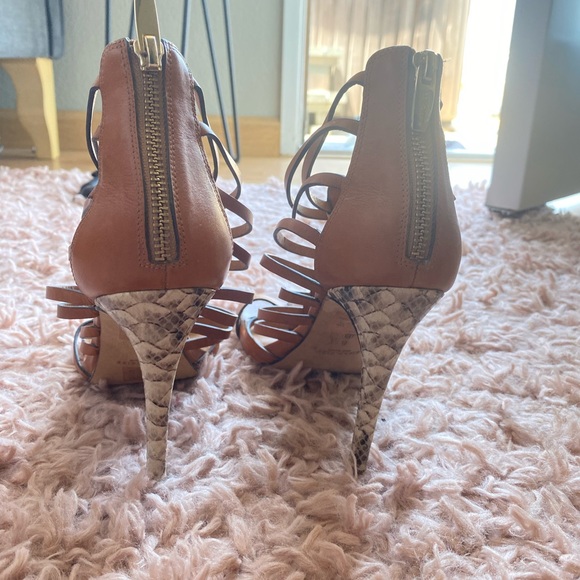 Beautiful Tan Strappy leather Coach heels (8 ) - Picture 4 of 10